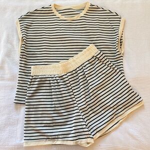 MISSACTIVR Amazon brand two piece striped lounge set with pockets.